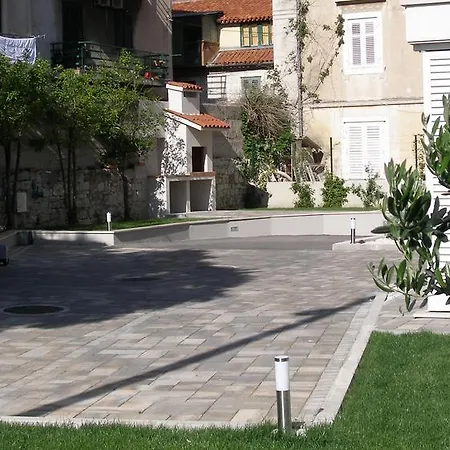 Momentum Apartment Split